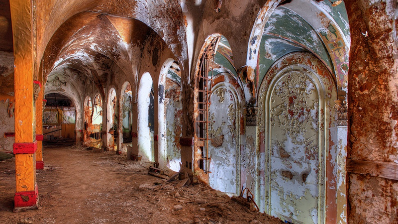 Illustration for article titled Gorgeous Old Movie Theaters That Have Fallen Into Ruin